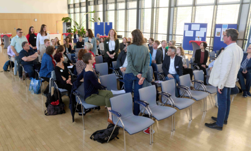 Vorstellung und Austausch beim Dialogforum Vorstellung und Austausch beim Dialogforum